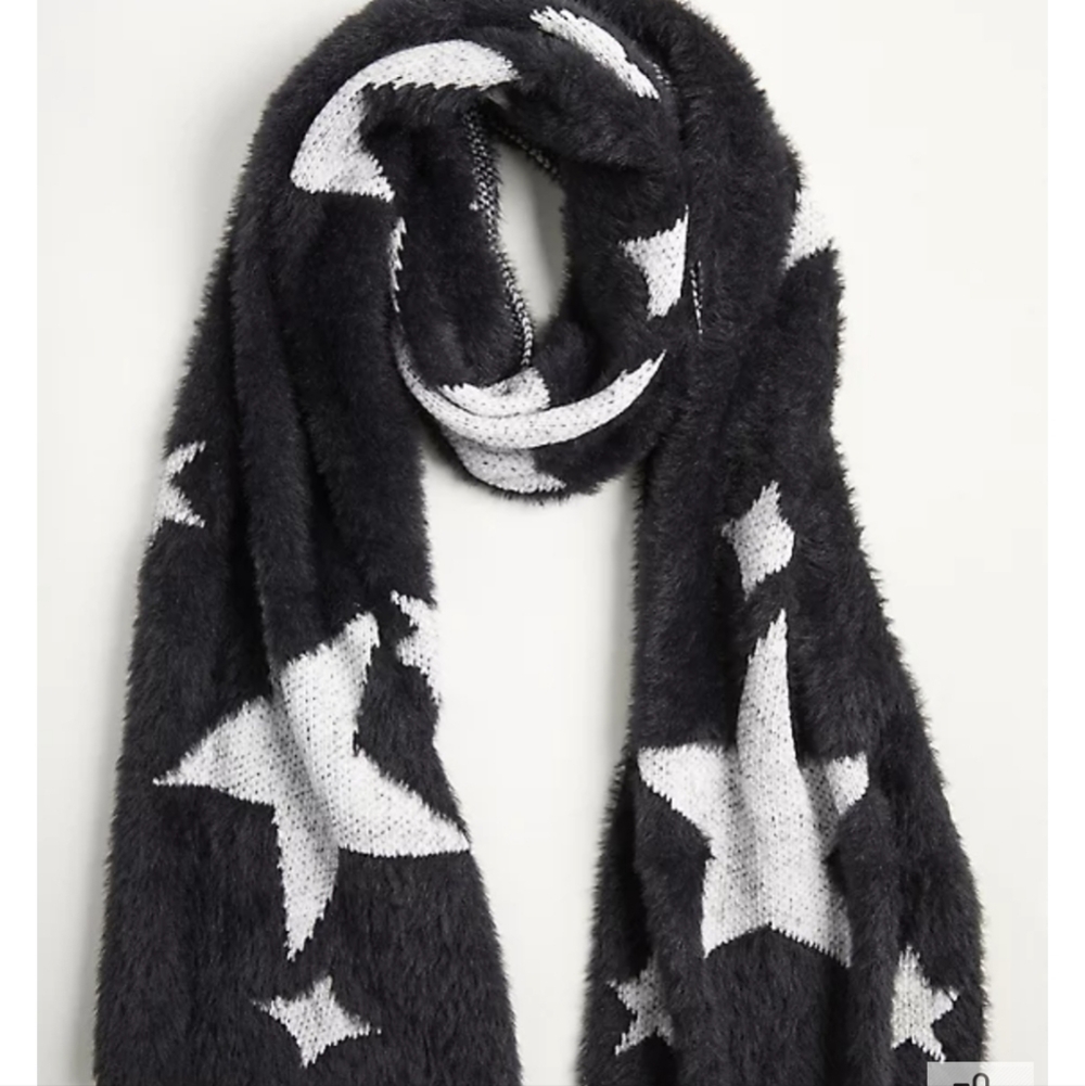 🆕️⭐️STAR ALLOVER OBLONG SCARF⭐️